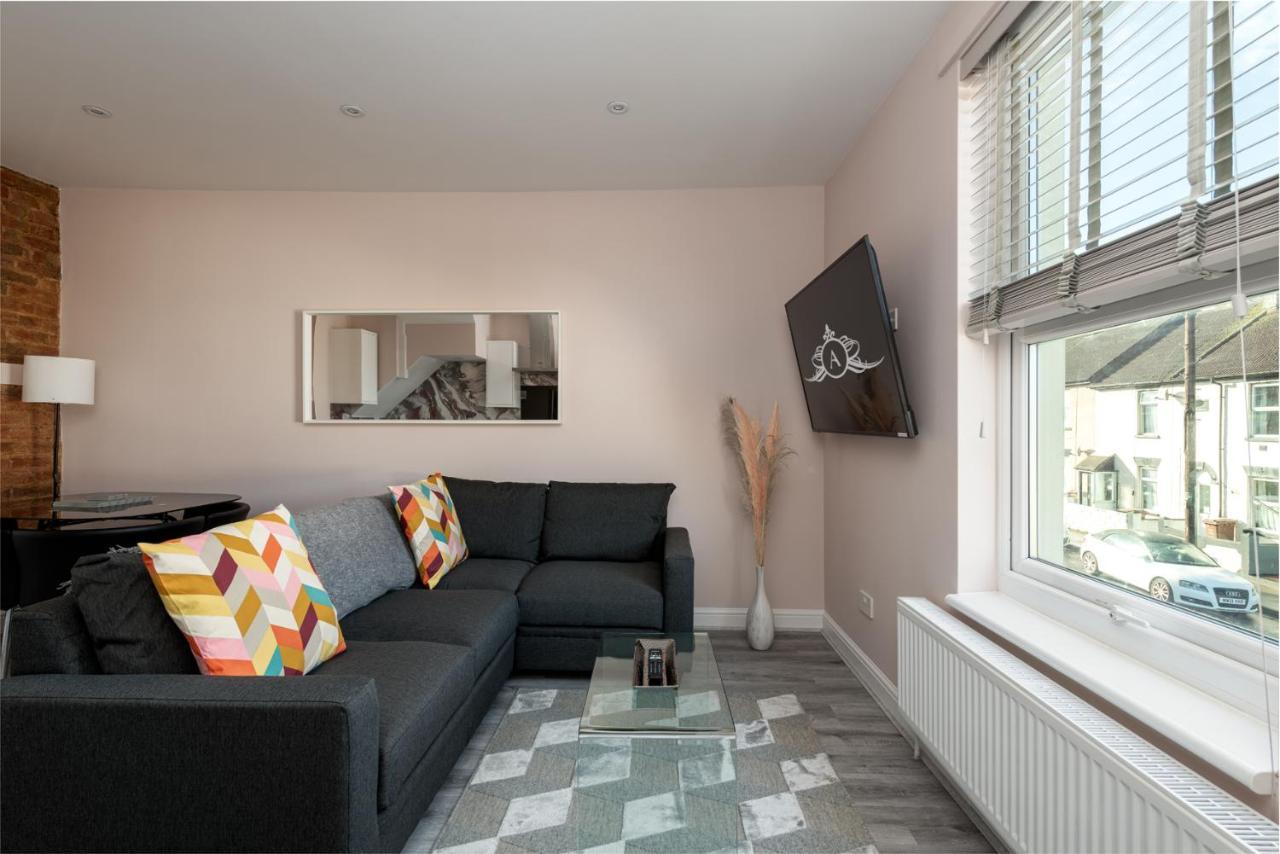 Cool, Calm & Contractor-Approved - Summer Stays Open - Apartment D Gillingham  Exterior photo
